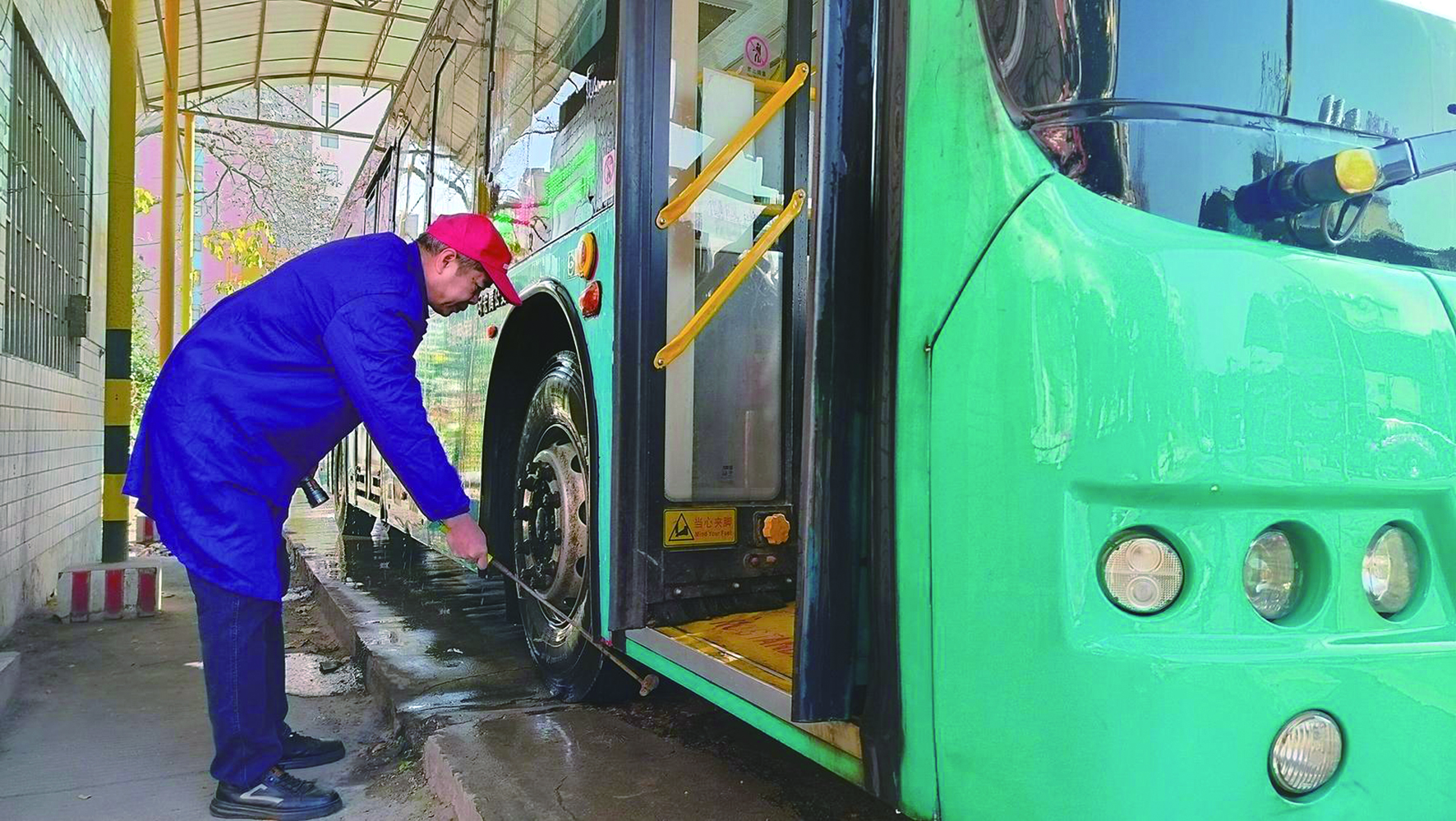 春運首日，我司各汽車站以熱情服務(wù)—— 讓乘客臉上多一份笑容